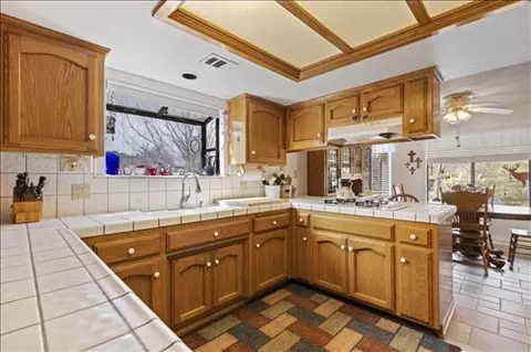 23400 Lakeview Dr, Tehachapi, CA 93561 photo 9
