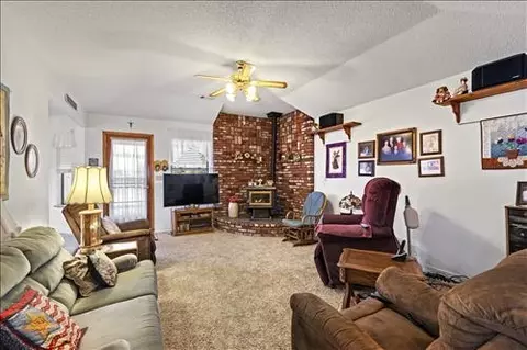 23400 Lakeview Dr, Tehachapi, CA 93561 photo 13