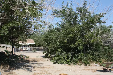 15725 Valeport Ave, Lancaster, CA 93535 photo 11