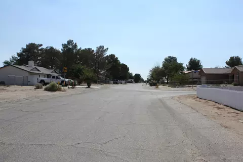 15725 Valeport Ave, Lancaster, CA 93535 photo 7