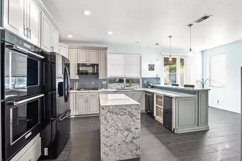 6056 Devonshire Dr, Palmdale, CA 93551 photo 10