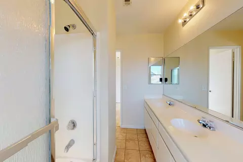 2107 Lightcap St E, Lancaster, CA 93535 photo 16