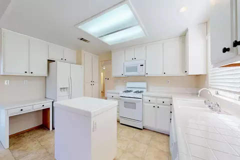 2107 Lightcap St E, Lancaster, CA 93535 photo 8