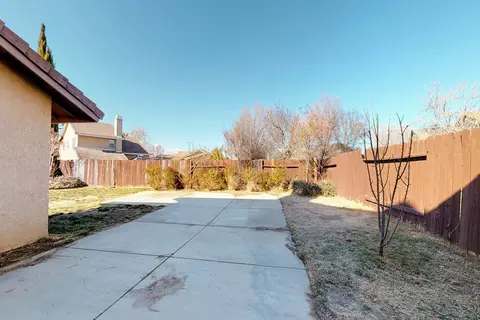 2107 Lightcap St E, Lancaster, CA 93535 photo 23