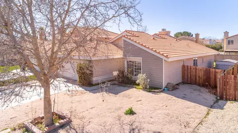 44907 Fenhold St, Lancaster, CA 93535 photo 4