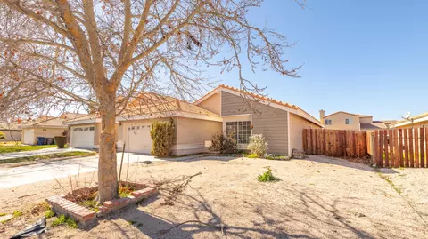 44907 Fenhold St, Lancaster, CA 93535 photo 3