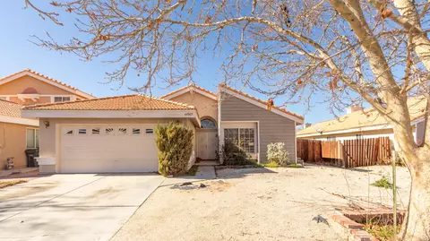 44907 Fenhold St, Lancaster, CA 93535 photo 1
