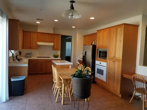 43421 Hampton St, Lancaster, CA 93536 photo 2