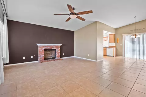 45417 E 18th St, Lancaster, CA 93535 photo 2