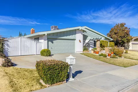 43635 Sugar St, Lancaster, CA 93536 photo 2