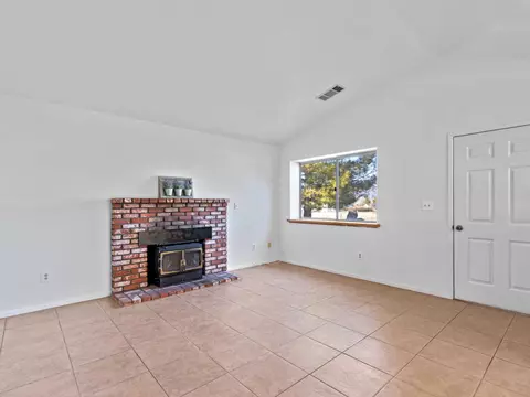17801 Tanforan Dr, Tehachapi, CA 93561 photo 5