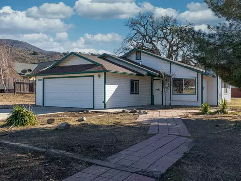 17801 Tanforan Dr, Tehachapi, CA 93561 photo 2