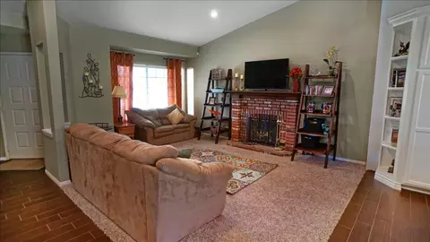 3123 Golfwood Ct, Lancaster, CA 93536 photo 2