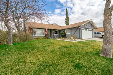 2811 Calandri Ln, Lancaster, CA 93536 photo 1