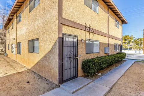 232 Lancaster Blvd E, Lancaster, CA 93535 photo 4