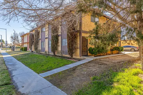 232 Lancaster Blvd E, Lancaster, CA 93535 photo 2