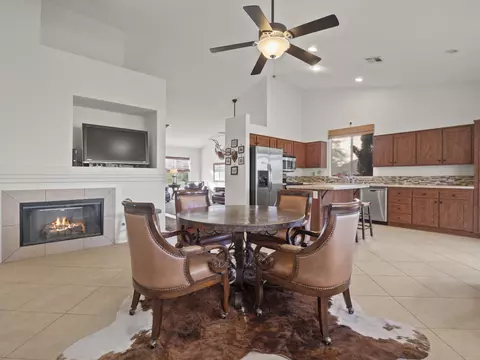42004 Ash Ct, Lancaster, CA 93536 photo 3