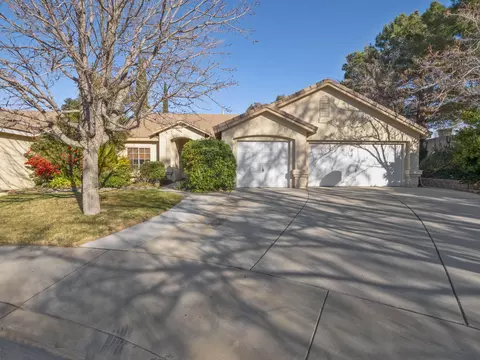 42004 Ash Ct, Lancaster, CA 93536 photo 1