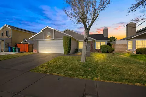 4741 Katrina Pl, Palmdale, CA 93552 photo 2