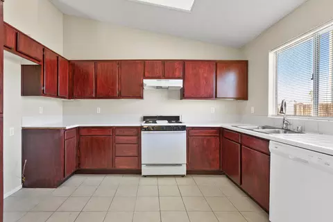 4741 Katrina Pl, Palmdale, CA 93552 photo 9