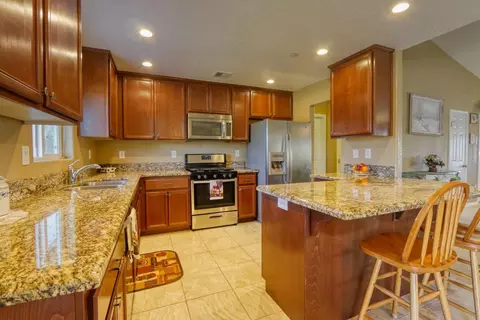 18440 Sulky Ln, Tehachapi, CA 93561 photo 2