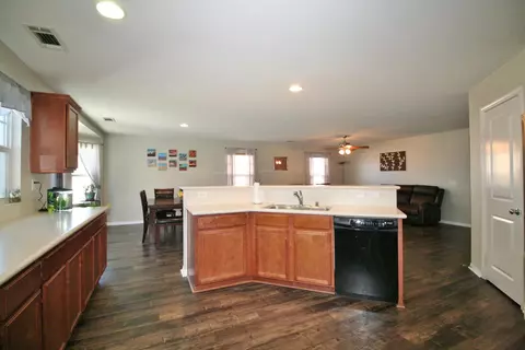 43115 Rucker St, Lancaster, CA 93535 photo 7
