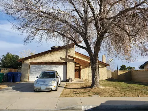 1129 Nugent St E, Lancaster, CA 93535 photo 2