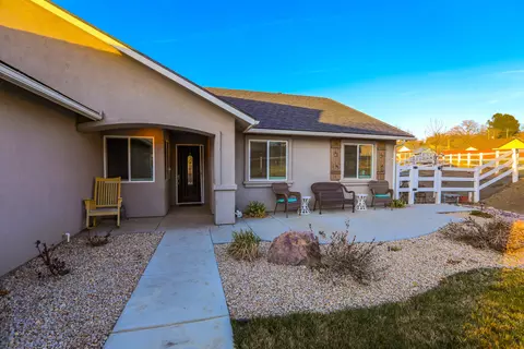 17630 Arlington Pl, Tehachapi, CA 93561 photo 3