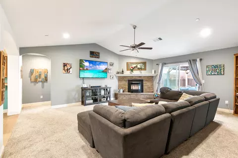 17630 Arlington Pl, Tehachapi, CA 93561 photo 4