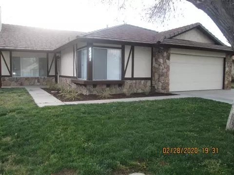 43841 Estrella Ln, Lancaster, CA 93535 photo 2