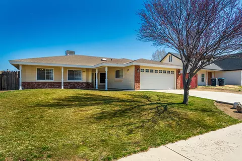 908 Green St S, Tehachapi, CA 93561 photo 1