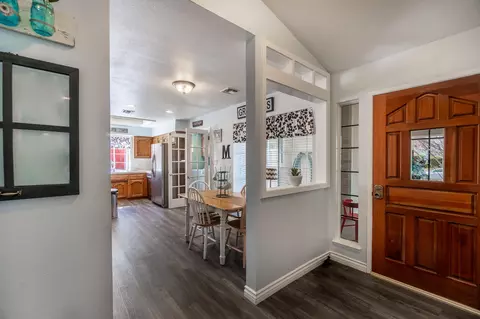 908 Green St S, Tehachapi, CA 93561 photo 4