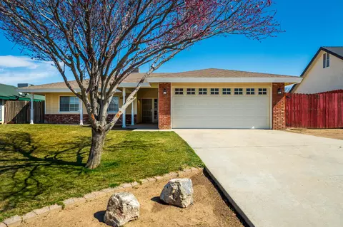 908 Green St S, Tehachapi, CA 93561 photo 2