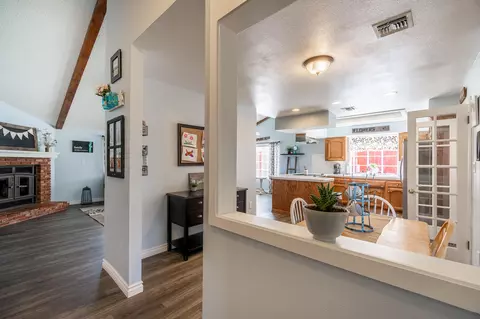 908 Green St S, Tehachapi, CA 93561 photo 3