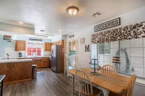908 Green St S, Tehachapi, CA 93561 photo 6