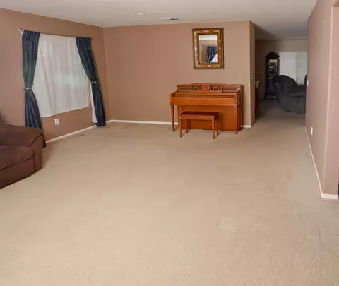 45709 Caledonia Ct, Lancaster, CA 93534 photo 4