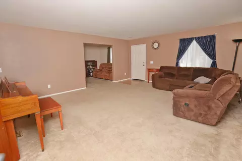 45709 Caledonia Ct, Lancaster, CA 93534 photo 5