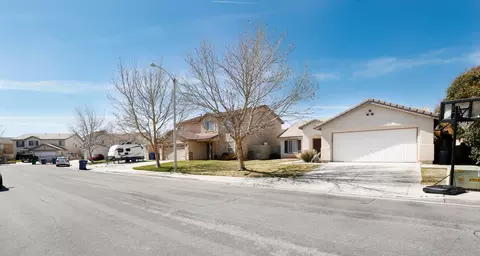 45709 Caledonia Ct, Lancaster, CA 93534 photo 3