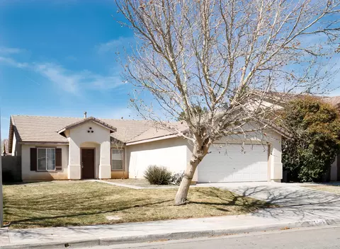 45709 Caledonia Ct, Lancaster, CA 93534 photo 2