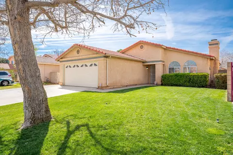43917 Comstock Ave, Lancaster, CA 93535 photo 4
