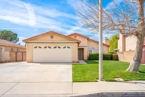 43917 Comstock Ave, Lancaster, CA 93535 photo 2