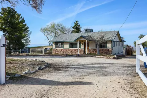 21265 Fort Tejon Rd, Llano, CA 93544 photo 2