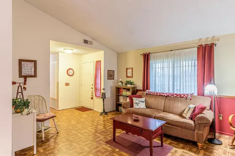 726 Trixis Ave, Lancaster, CA 93534 photo 4