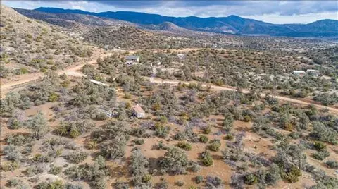 25501 Stable St, Tehachapi, CA 93561 photo 3