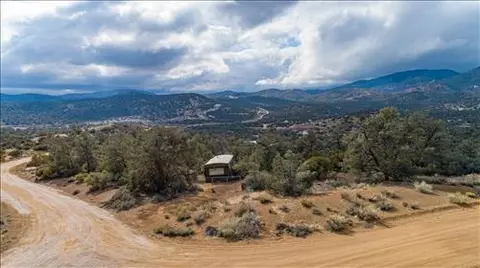 25501 Stable St, Tehachapi, CA 93561 photo 5