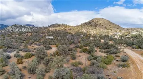 25501 Stable St, Tehachapi, CA 93561 photo 2