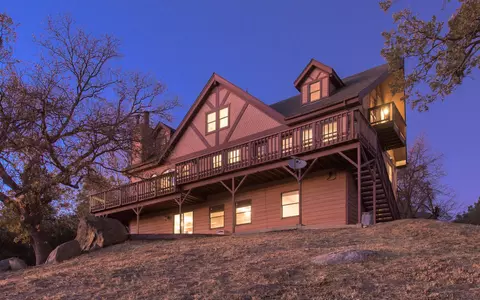 25301 Deertrail Dr, Tehachapi, CA 93561 photo 2