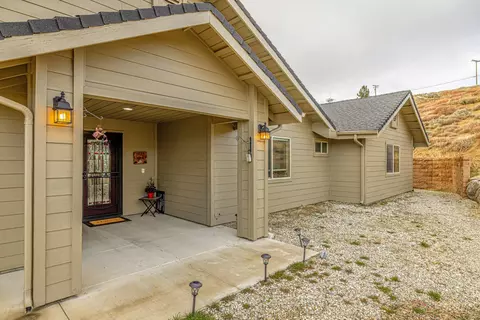 23701 El Rancho Dr, Tehachapi, CA 93561 photo 4