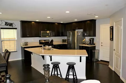 2824 Hemlock Rd, Palmdale, CA 93551 photo 2