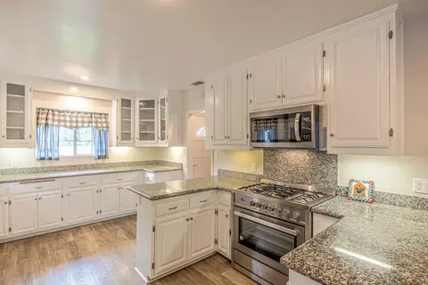 10504 Pinyon Ave, Tujunga, CA 91042 photo 7